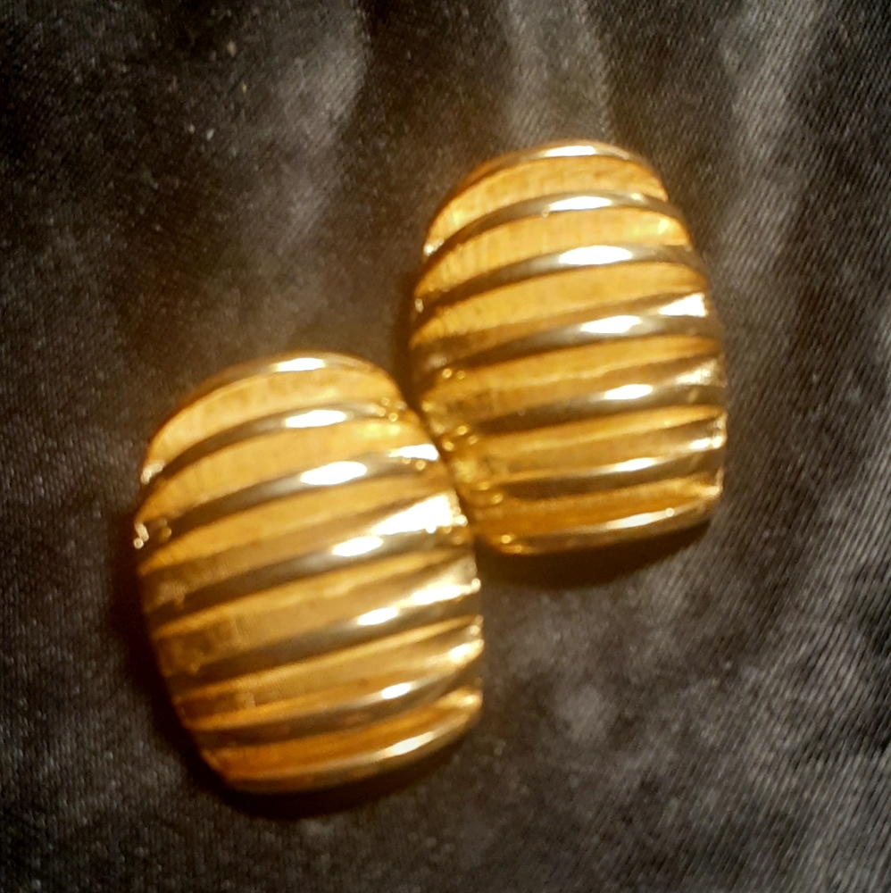 Givenchy vintage clip on earrings